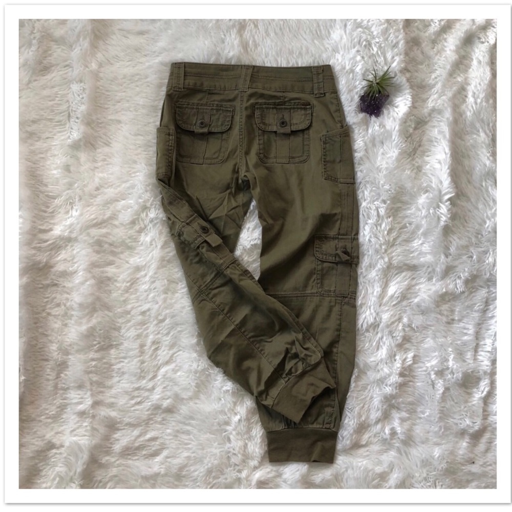Guess Cargo Capri Pants
